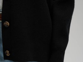 Кардиган свободного кроя с v-вырезом