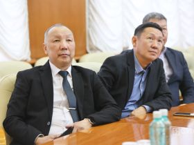 В Якутии отметили 80-летие Героя Труда России Михаила Готовцева