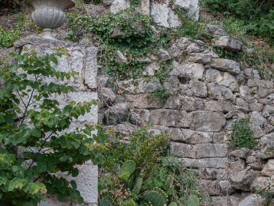 Фонтан «Орел на горке» к северо-востоку от виллы