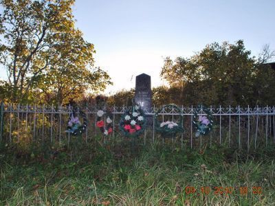 Братское захоронение советских воинов, погибших в 1941-1944 гг.