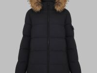 Пуховик с капюшоном и опушкой из натурального меха