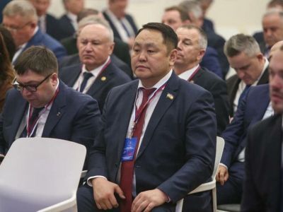 Альберт Семенов представил Совет муниципальных образований Якутии на съезде ВАРМСУ