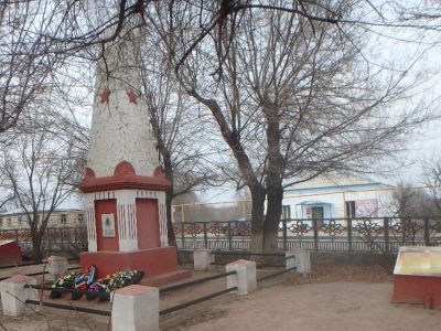 Братская могила советских воинов, погибших в период Сталинградской битвы