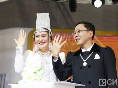 Молодая пара из Якутии сыграла свадьбу в День региона на выставке в Москве
