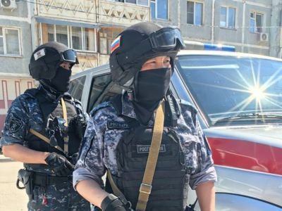 В Якутске росгвардейцы задержали мужчин, устроивших массовую потасовку у ночного заведения