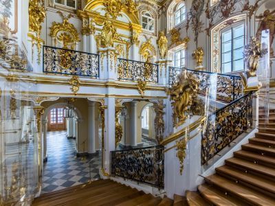 Большой петергофский дворец