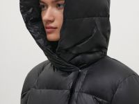 Стеганое пуховое пальто силуэта oversize