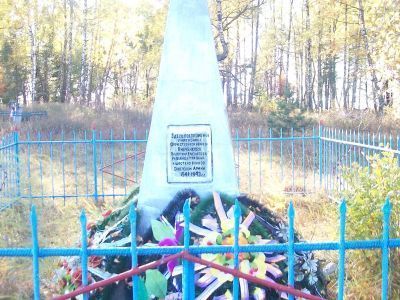 Братская могила 3 советских воинов, погибших в 1943 г. в боях с немецко-фашистскими захватчиками