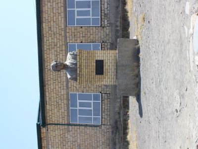 Памятник М. Ахундову