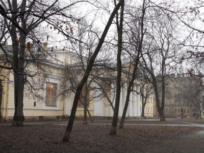 Сад с оградой