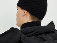 Утепленное пальто с воротником-стойкой