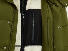 Полупальто утепленное с воротником-стойкой