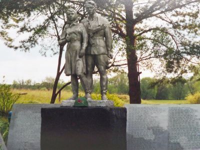 Братская могила с захоронением воинов, погибших  в период Великой Отечественной войны 1941—1945 гг.