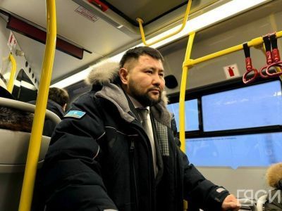 Евгений Григорьев провел пресс-конференцию с журналистами в ремонтном цеху МУП ЯПАК Якутска