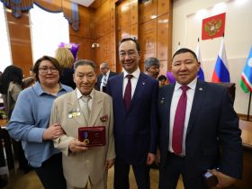 Госнаграды вручили якутянам в преддверии Дня республики