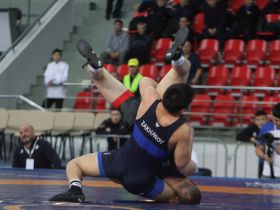 В Якутске стартовал международный турнир Романа Дмитриева по вольной борьбе