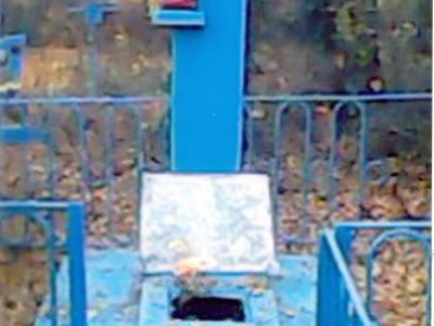 Братская могила 12 советских воинов, погибших в 1943 г. в бою с немецко-фашистскими захватчиками