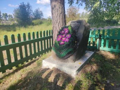 Братская могила двух участников восстания против колчаковского режима, зверски замученных 18 февраля 1919 года