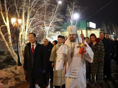 Глава Якутии посетил Пасхальное богослужение