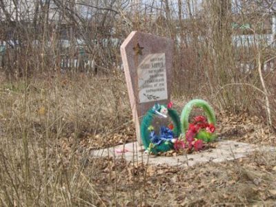 Братская могила партизан и жителей села, погибших от рук колчаковцев в 1919 г.