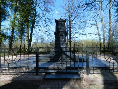Памятник Барклаю-де-Толли Михаилу Богдановичу (1761-1818)