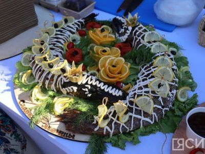 Царевна-щука, торт в виде острога, горячий плов: в Якутске развернулся фестиваль еды