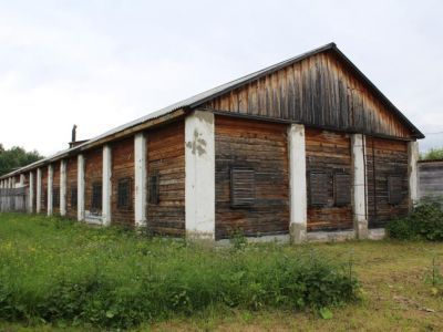 Жилой барак с прогулочными двориками в зоне особого режима