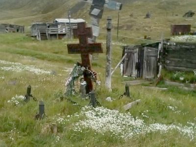 Могила Марии и Василия Прончищевых – участников Первой Великой Северной экспедиции 1733-1743 гг., трагически погибших в августе 1736 г.