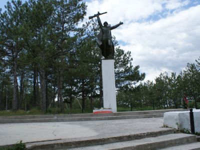 Памятный знак на месте соединения войск 4-го Украинского фронта и Отдельной Приморской армии