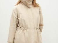 Ветровка с капюшоном и поясом на кулиске