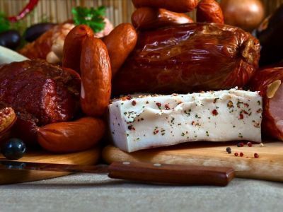 Гости Южной Кореи не смогут ввозить колбасу и сало