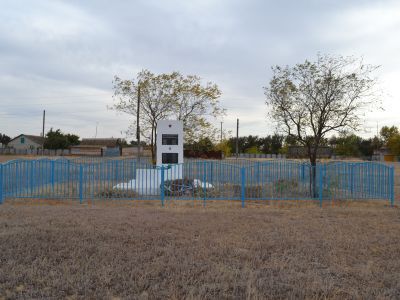 Братская могила участников гражданской войны и советских воинов, погибших в период Сталинградской битвы