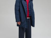 Пуховое полупальто с капюшоном и воротником-стойкой