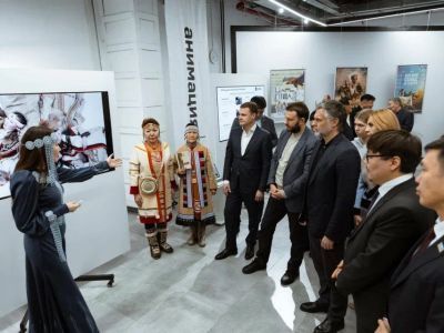 Народные мастера КМНС приняли участие во встрече помощника президента РФ Максима Орешкина