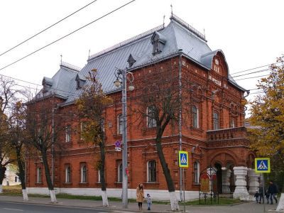 Здание построено в 1910 году, использовалось под музей, архивную комиссию и библиотеку