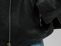 Утепленная кожаная куртка-косуха свободного кроя