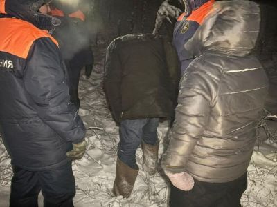Любители пеших прогулок заблудились ночью в лесу недалеко от Якутска