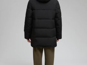 Утепленная куртка с капюшоном