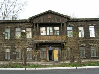 Здание, где в 1900 г. возник первый в городе революционный кружок. В 1932 г. жил выдающийся поэт татарского народа Муса Джалиль