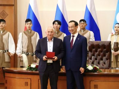 Глава Якутии вручил государственные награды работникам «Якутугля»