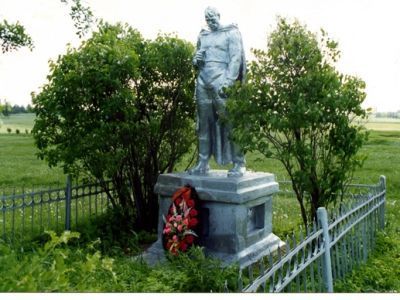 Братская могила советских воинов, погибших в боях с фашистами