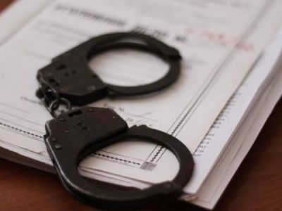 В Алдане четверо мужчин вымогали деньги у командированных