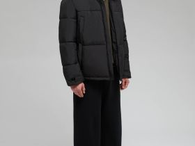 Утепленная куртка со съемным капюшоном