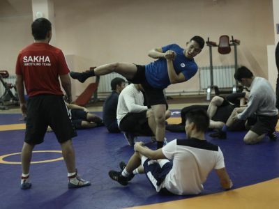 Освоили взрывную технику. Борцы Якутии обменялись опытом с лучшими вольниками Японии