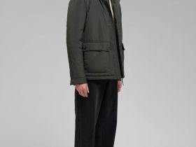 Куртка с искусственным утеплителем и водоотталкивающей пропиткой