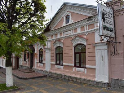 Каменный двухэтажный дом