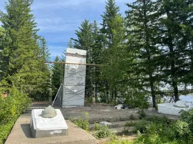 В селе Сунтар началось благоустройство территории памятника воинам-землякам