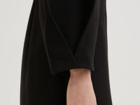 Платье с широкими рукавами