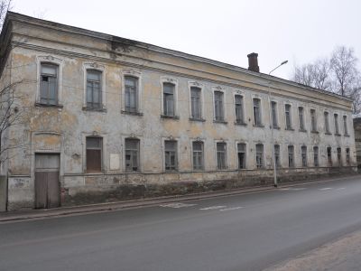 Дом, где в 1917-18 гг. работал 1-й Выборгский Совет рабочих и солдатских депутатов. Есть мемориальная доска