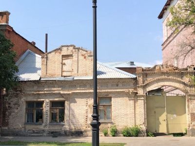 Каменная палатка с въездной аркой